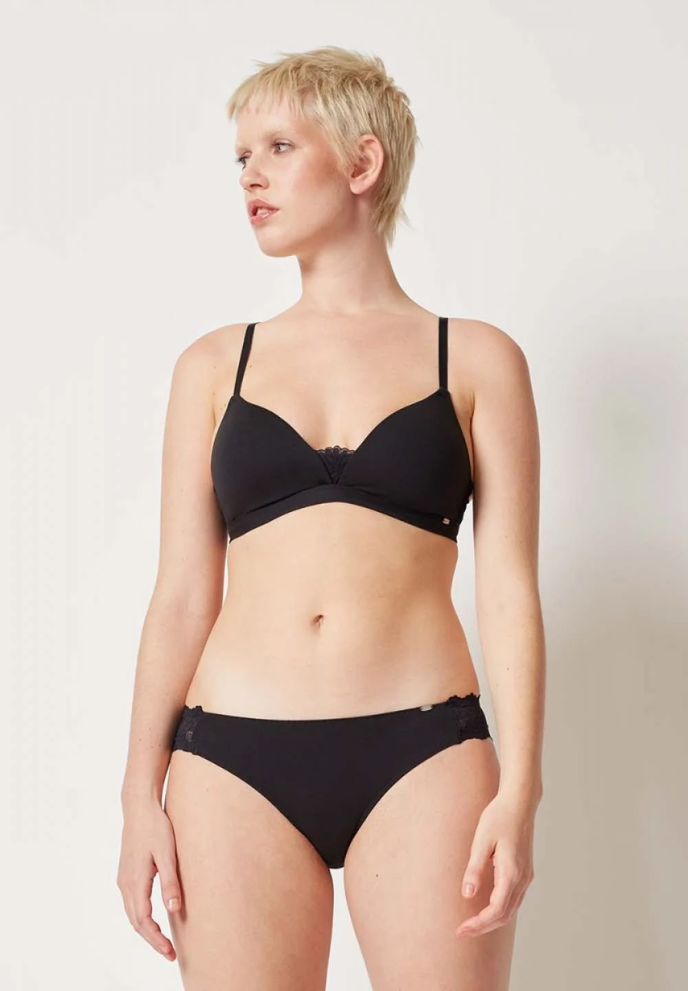 SKINY Basic nedrček ženski Classic triangel Črn